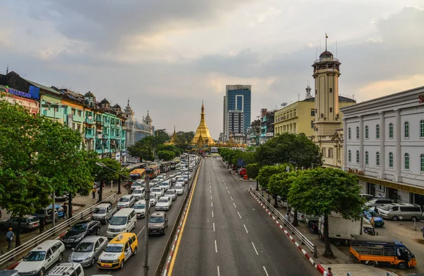 Rue principale de Yangon, Myanmar — Photo