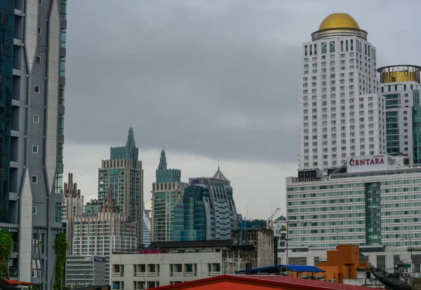 Edifícios modernos em Bangkok, Tailândia — Fotografia de Stock