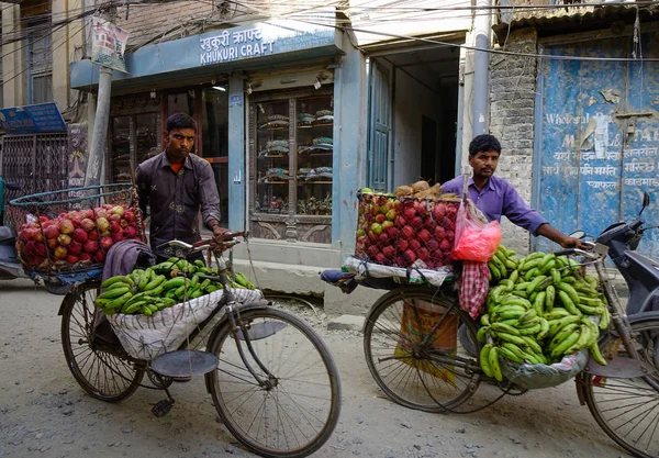Verkopers op de straat in Kathmandu, Nepal — Stockfoto