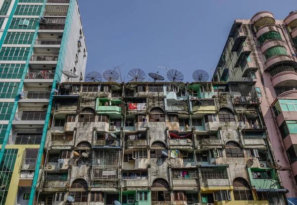 Stary apartamenty w Yangon, Myanmar — Zdjęcie stockowe