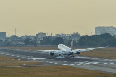 Havaalanında açılış yolcu uçak 