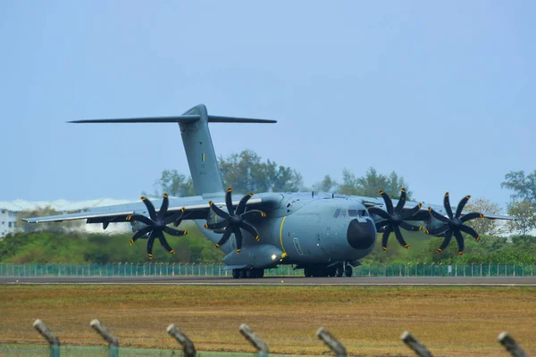 Airbus A400m αεροσκάφος Atlas τροχίζοντας στον αεροδιάδρομο — Φωτογραφία Αρχείου