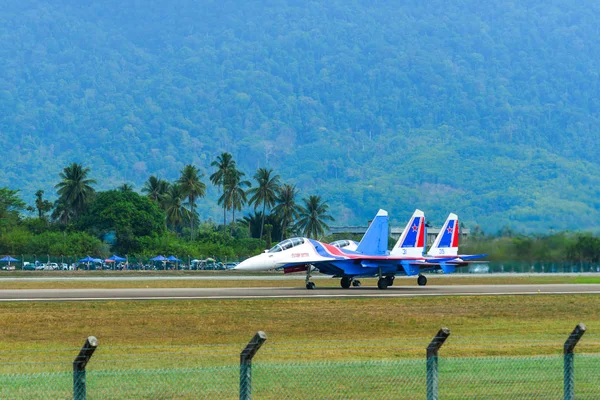 滑走路上でタキシングSu-30sm戦闘機 — ストック写真