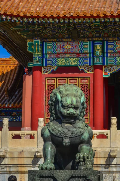 Brons lejon i beijing förbjudna staden — Stockfoto
