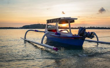 Okyanusta gün batımı 