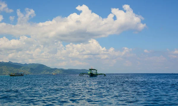 Zeegezicht van het eiland Lombok, Indonesië — Stockfoto