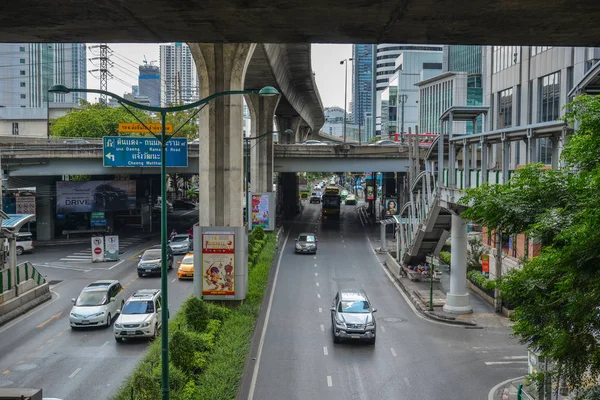 Trafiken på gatan i Bangkok, Thailand — Stockfoto