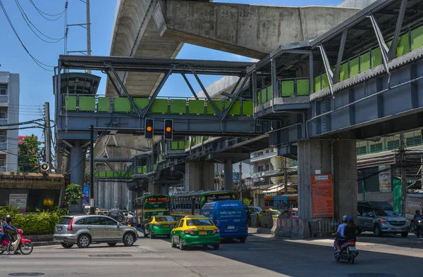 Traffic on street in Bangkok, Thailand — Stock Photo, Image