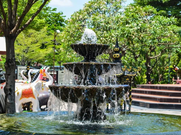 Brunnen im Park — Stockfoto