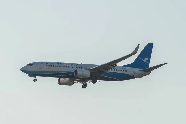 Passenger airplane flying in the air — Stock Photo, Image