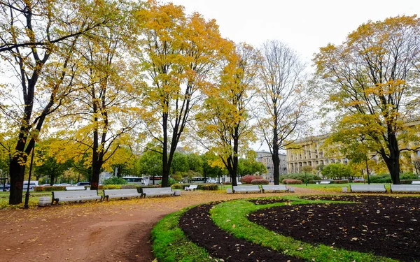 Autumn garden in Saint Petersburg — Stock Photo, Image