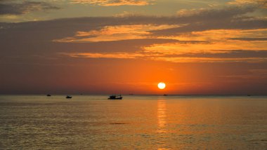 Okyanusta gün batımı 