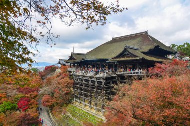 Kyoto sonbaharda Kiyomizu Tapınağı, Japonya