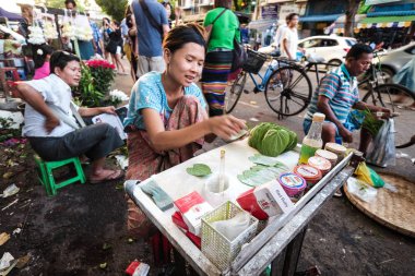 Yerel pazardaki satıcılar 