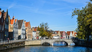 Güneşli bir günde Bruges tarihi merkezi