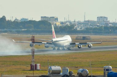 Havaalanında açılış yolcu uçak 