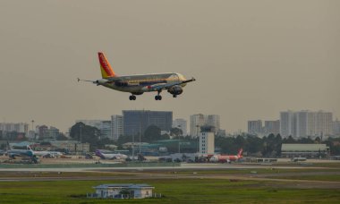 gökyüzünde uçan uçak 