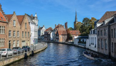Güneşli bir günde Bruges tarihi merkezi