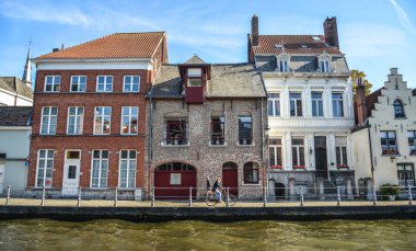 Güneşli bir günde Bruges tarihi merkezi