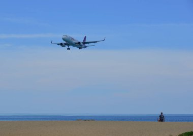 Sahilin üzerinde iniş uçağı 