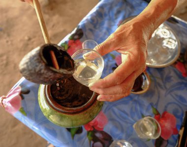 Geleneksel palmiye şekeri yapımı 
