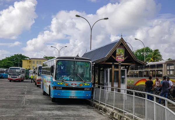 Port Louis, Mauritius'ta yerel otobüs — Stok fotoğraf