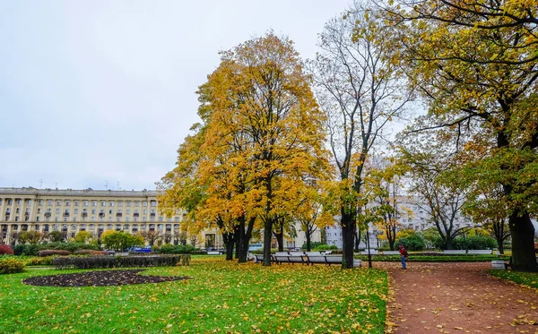 Autumn garden in Saint Petersburg — Stock Photo, Image