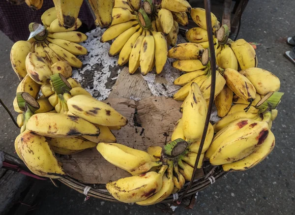 Bunch of banana at a store — Stock Photo, Image