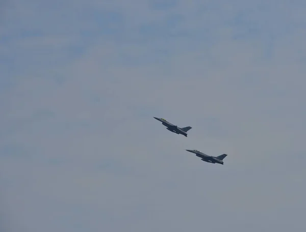 Görüntü için uçan savaş uçakları — Stok fotoğraf