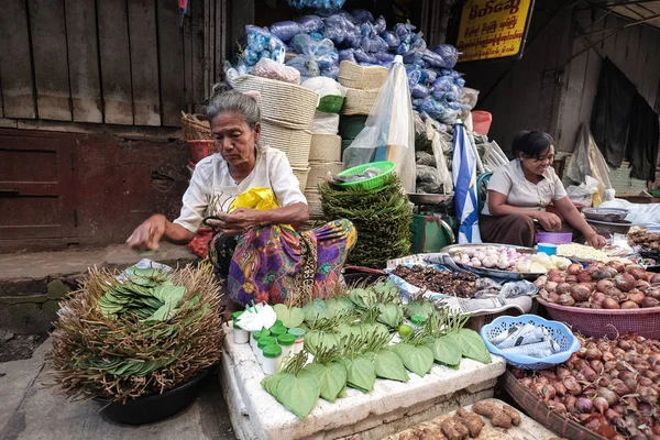 Leveranciers op de lokale markt — Stockfoto