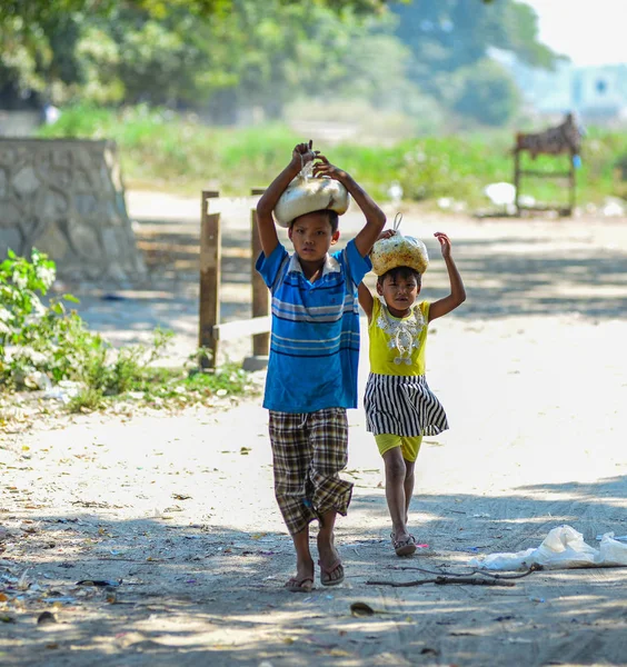 Rural scene in Mandalay, Myanmar — Stock Photo, Image