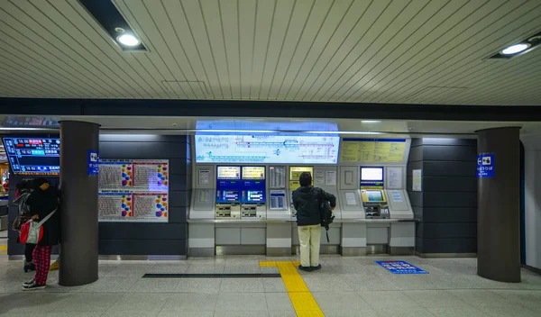 Estaciones de tren en Osaka, Japón — Foto de Stock