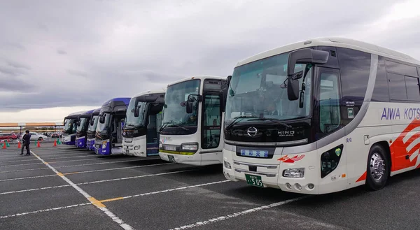 Autobus nel parcheggio di Mie, Giappone — Foto Stock