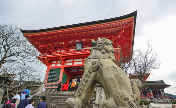 Templo kiyomizu dera en kyoto, Japón — Foto de Stock