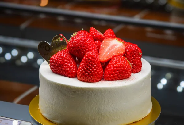 Sweet cake with strawberry on top — Stock Photo, Image