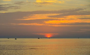 Okyanusta gün batımı 