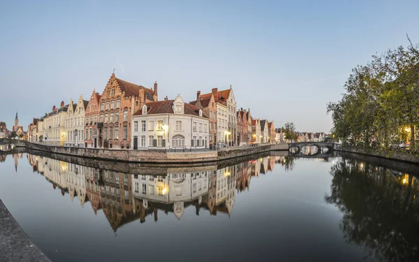 Edifícios antigos em Bruges, Bélgica — Fotografia de Stock