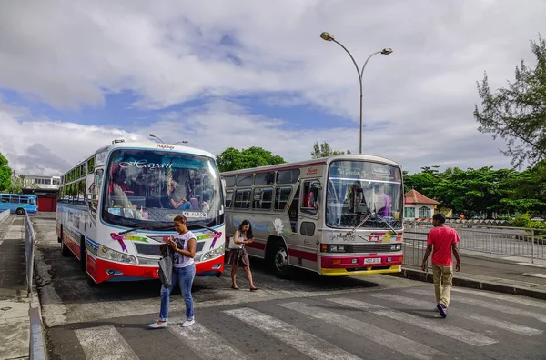 Port Louis, Mauritius'ta yerel otobüs — Stok fotoğraf