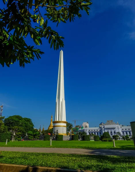 Independence Monument in Yangon, Myanmar — Stock Photo, Image