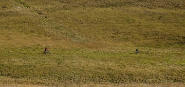 Jungfraujoch, İsviçre yaz gününde dağda Bisiklet.