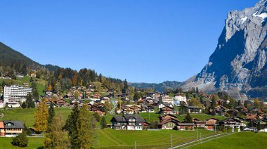 Grindelwald, İsviçre - 20 Ekim 2018. Grindelwald, İsviçre'de dağ kasabası. Grindelwald Avrupa'nın ilk turistik tatil beldelerinden biriydi..