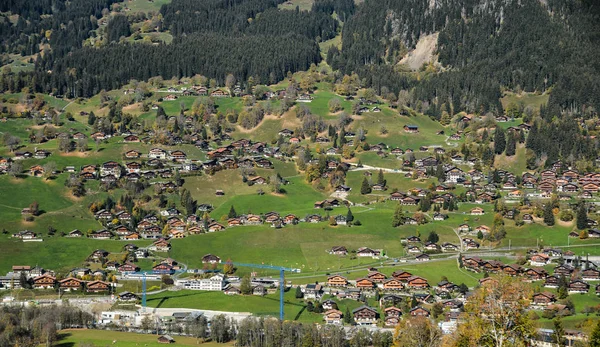 瑞士格林德瓦尔德的山城 格林德瓦尔德是欧洲首批旅游胜地之一 — 图库照片