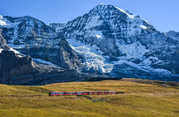 Jungfrau Suiza Octubre 2018 Tren Panorámico Los Picos Alpinos Grindelwald —  Fotos de Stock