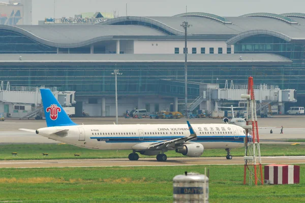 サイゴン ベトナム 2019年5月11日 8640 中国南方航空 エアバス A321 タンソンニャット空港の滑走路でタキシング Sgn — ストック写真