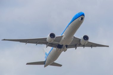 Tokyo, Japonya - 17 Nisan 2019. Ph-Bvu Klm Royal Dutch Airlines Boeing 777-300er Kalkış Narita Havaalanı (Nrt).