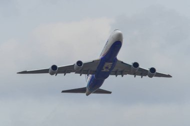 Tokyo, Japonya - 17 Nisan 2019. Ja16kz Nippon Cargo Airlines Boeing 747-8f Kalkış Narita Havaalanı (Nrt). Narita Japonya'nın ana havaalanlarından biridir.