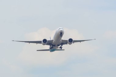 Tokyo, Japonya - 17 Nisan 2019. Pk-Gig Garuda Endonezya Boeing 777-300er Kalkış Narita Havaalanı (Nrt). Narita Japonya'nın ana uluslararası merkezlerinden biridir.