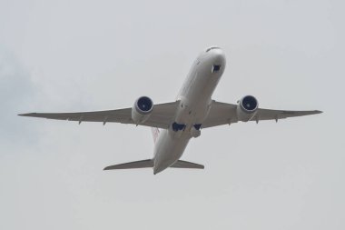 Tokyo, Japonya - 17 Nisan 2019. Ja868j Japan Airlines Boeing 787-9 Dreamliner Kalkış Narita Havaalanı (Nrt).