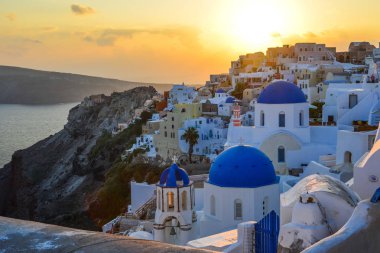 Santorini Adası güzel eski şehir. Santorini hedef düğün ve balayı için en popüler adalardan biridir.