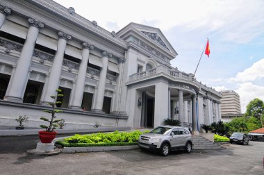 Ho Chi Minh City, Vietnam- 26 Aralık 2014: Ben Thanh Market yakınlarındaki Saigon'un Fransız sömürge mimarisi Gia Long Palace, şimdi tarih müzesi.